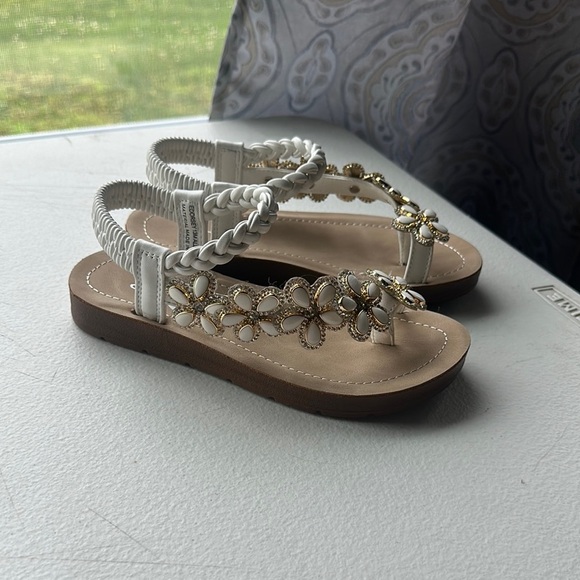 New White and Gold Kids Sandals size 13 - Picture 2 of 4